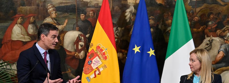 Sánchez contro Meloni. “Solo logiche elettorali”. La Svezia: no sanatorie