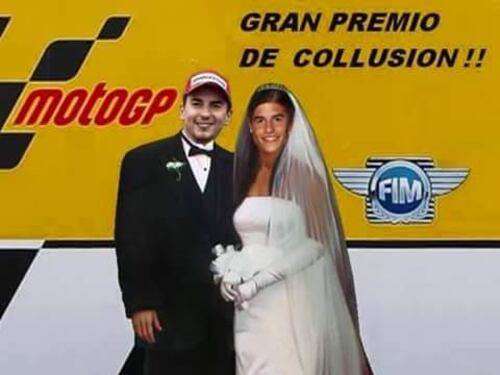 Su Twitter dilaga lo sfottò sul biscottone Marquez-Lorenzo