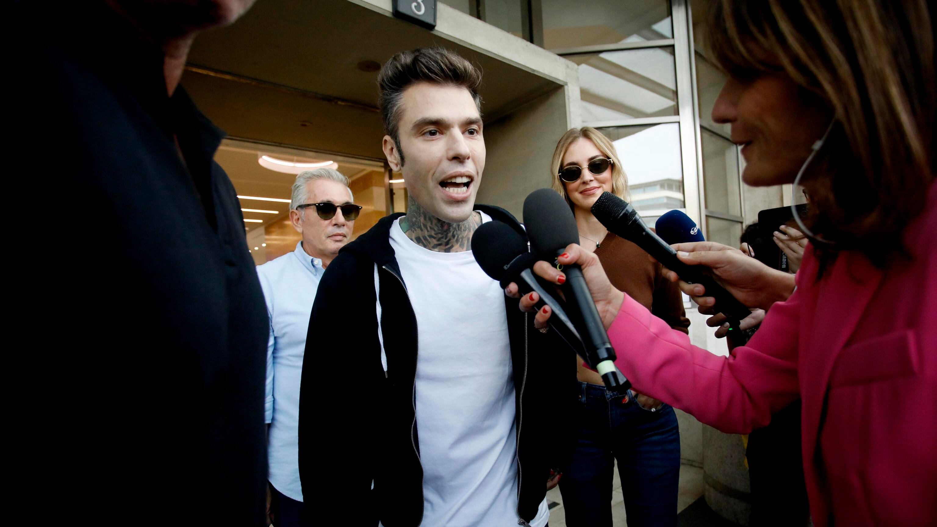 La melena, lo stress, l'emorragia ischemica, il fantamorto. Fedez racconta i suoi ultimi otto giorni