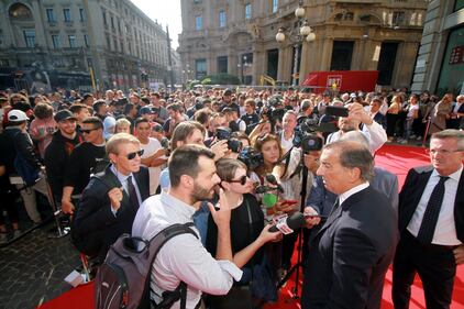 Ressa di gente all'inaugurazione del primo negozio Uniqlo in Italia 11