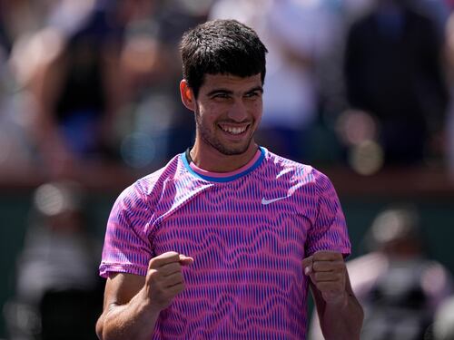 Indian Wells, l’invasione delle api non ferma Alcaraz: semifinale con Sinner