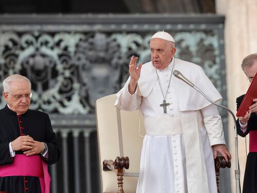 "Nessun reato". Scagionato l'ex vescovo conservatore "dimissionato" dal Papa