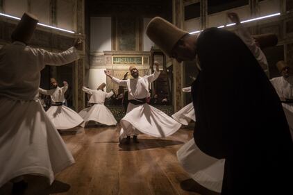 A Istanbul si commemora l'anniversario della morte di Mevlana 6