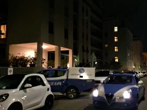84enne spara alla moglie e si toglie la vita: il dramma familiare a Milano