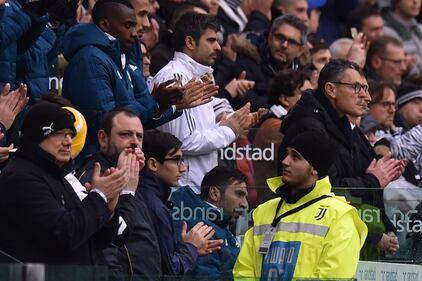 Le lacrime di Buffon durante il minuto di silenzio per Astori 5