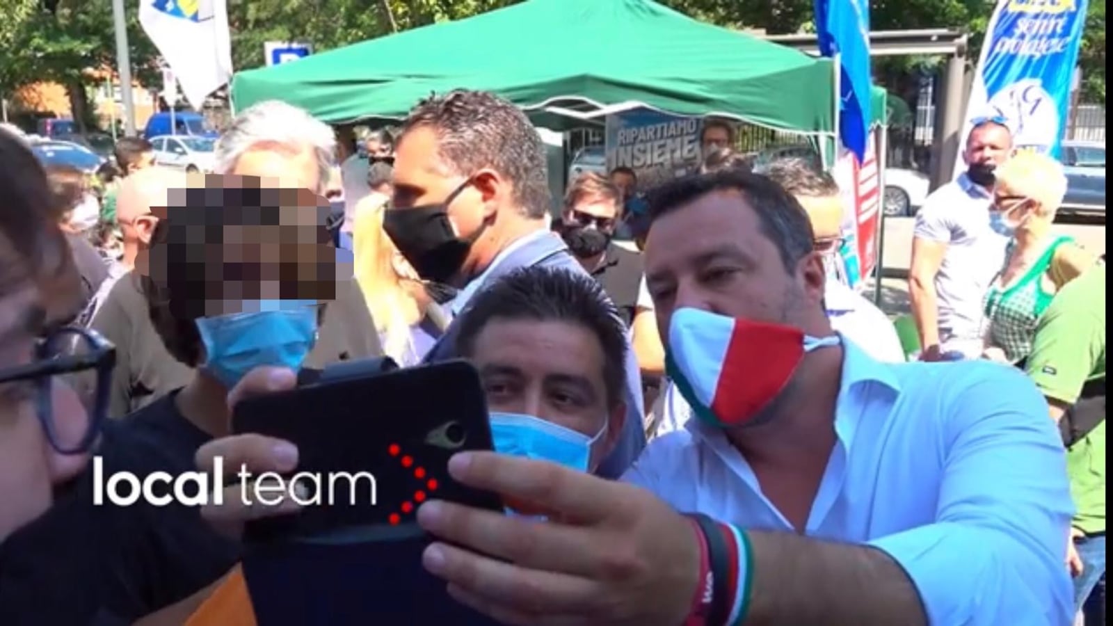Salvini asfalta la Lucarelli: "Così butti tuo figlio in pasto ai giornali"