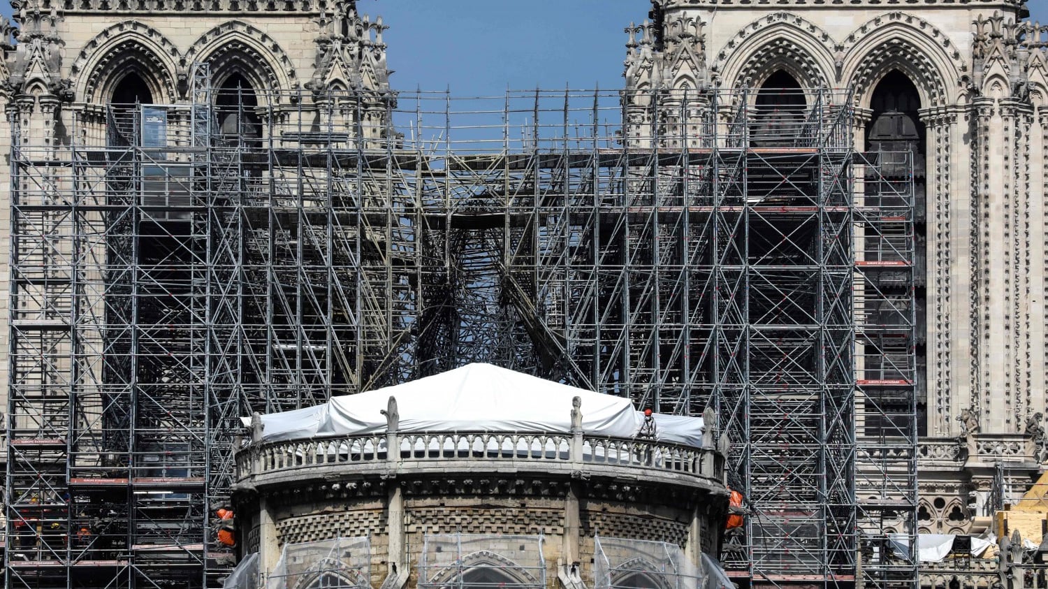 Ricostruzione Notre Dame, versato solo il 9% delle donazioni promesse
