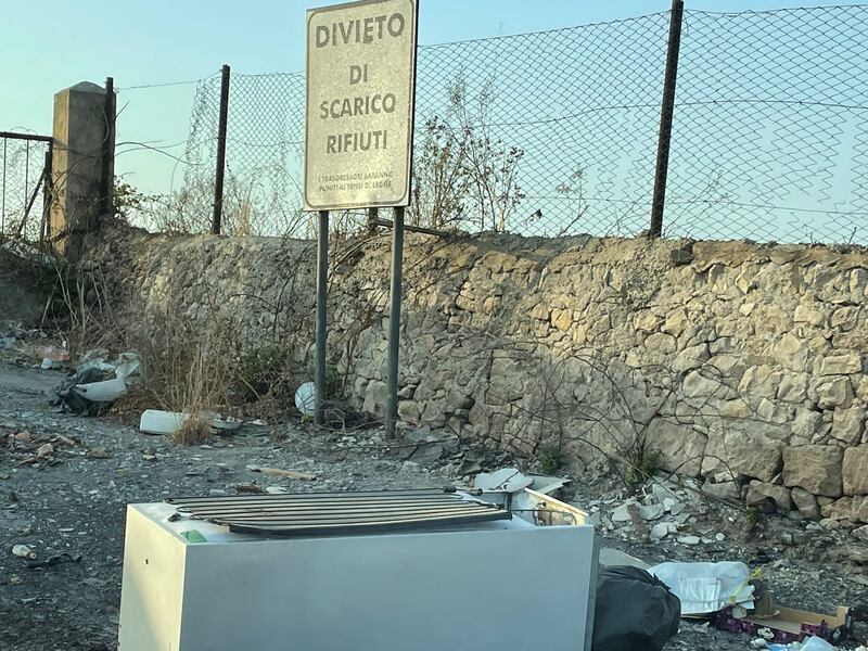 L'inferno di discariche abusive che feriscono la Sicilia 13