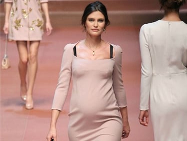 Bianca Balti, asciugamano sexy al mare 15