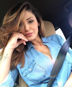 Anna Tatangelo bollente in costume 2