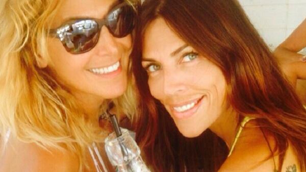 Barbara D'Urso, selfie con la moglie e la figlia di Pino Daniele