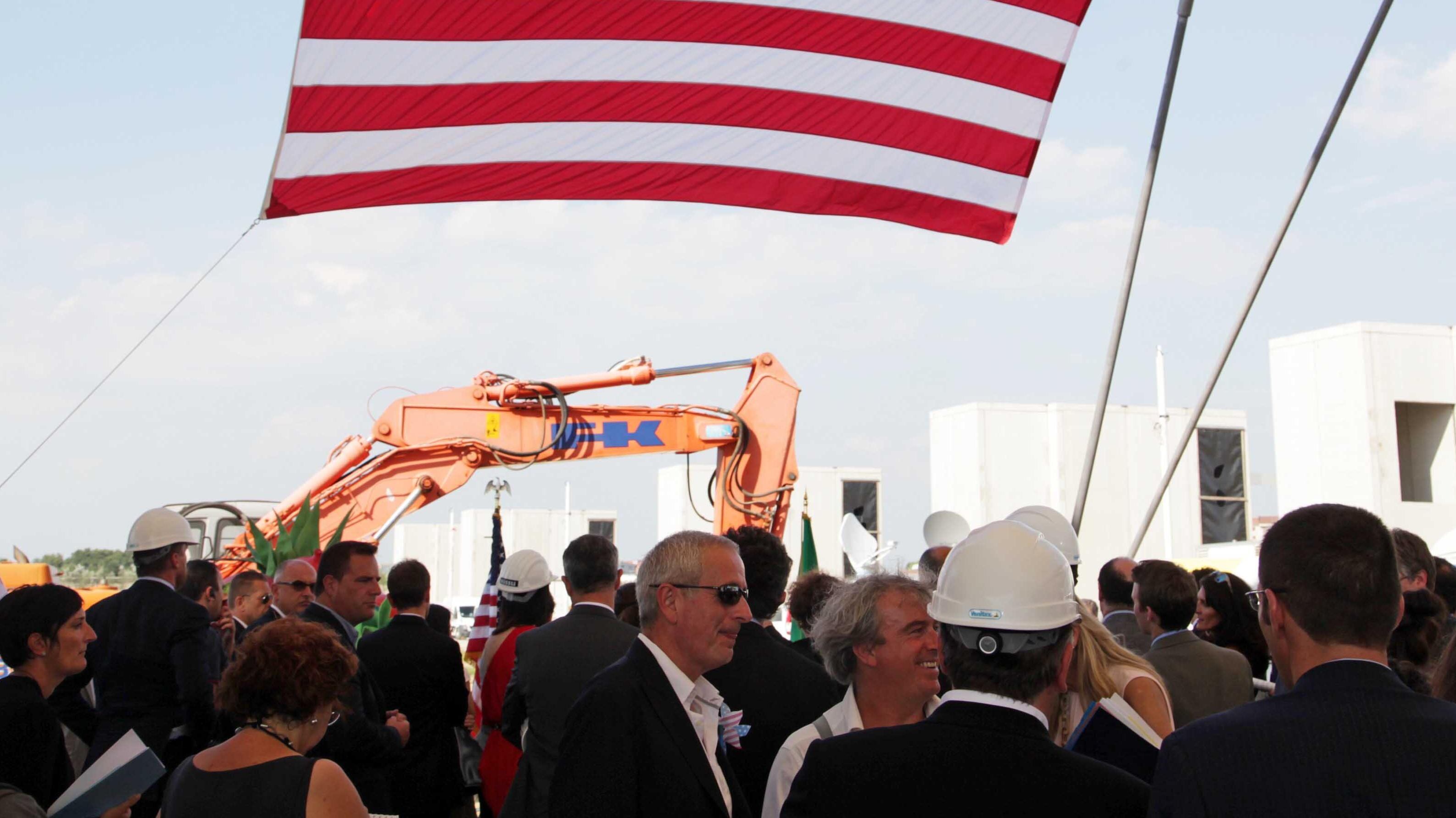 Gli Usa fanno festa per la prima pietra del padiglione Expo