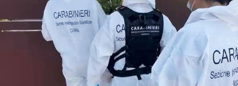 Ladro in azione in casa scoperto dal proprietario, ferito a coltellate