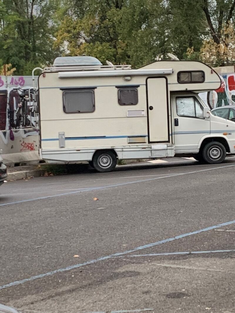 Parchetto piazzale Lugano a Milano con l'accampamento rom 1