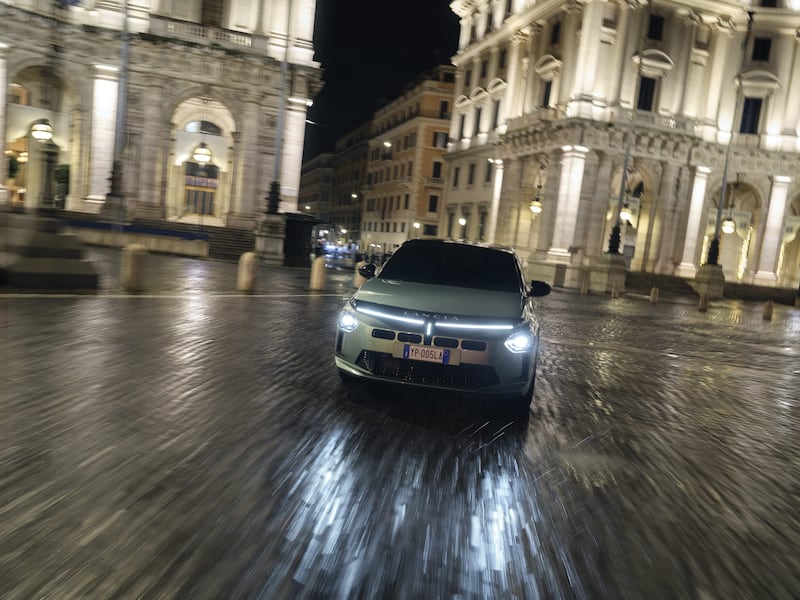 Lancia Ypsilon Turbo 100: guarda tutte le foto 2
