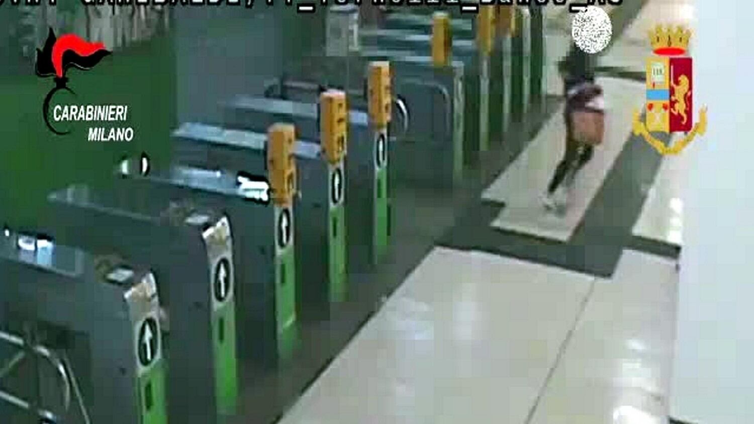 Clandestino vuole violentarla. Lei lo fa fuggire con lo spray