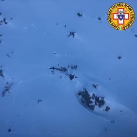 Valle d'Aosta, le foto dei soccorsi dopo lo scontro tra aereo ed elicottero 2