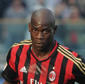 Balotelli, via cresta ed orecchini 3