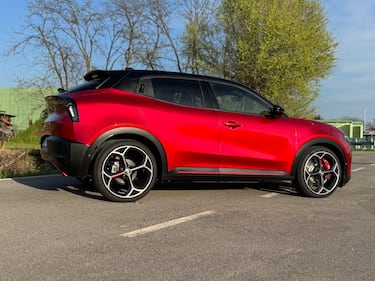Alfa Romeo Junior Veloce: la gallery del crossover sportivo elettrico da 280 CV 9