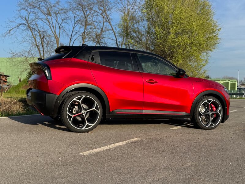 Alfa Romeo Junior Veloce: la gallery del crossover sportivo elettrico da 280 CV 9