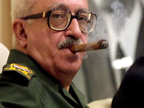 Iraq, condannato a morte<br />
il vicepremier Tareq Aziz<br />
L'Italia e l'Ue: "Fermatevi"
