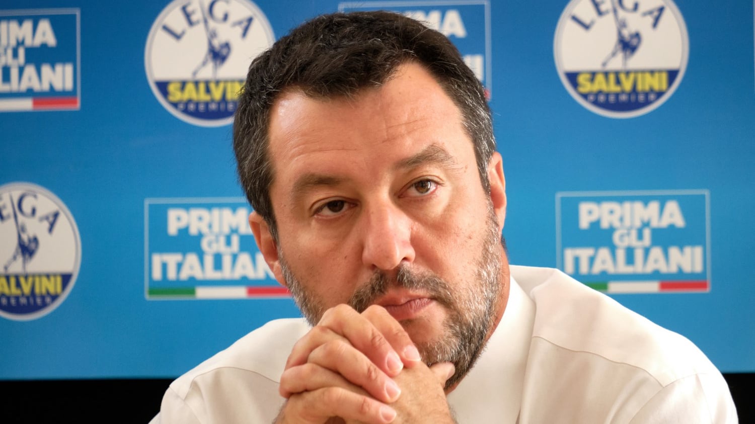 I poltronisti fucilano Salvini