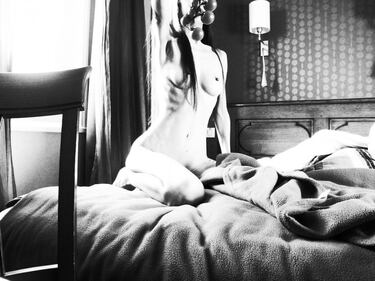 Emi Anrakuji ,"1800 millimetri" di nudo e oscurità 4