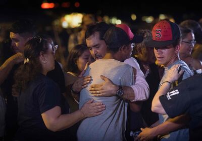 Strage in Texas, fiori e preghiere per le vittime della sparatoria di El Paso 5