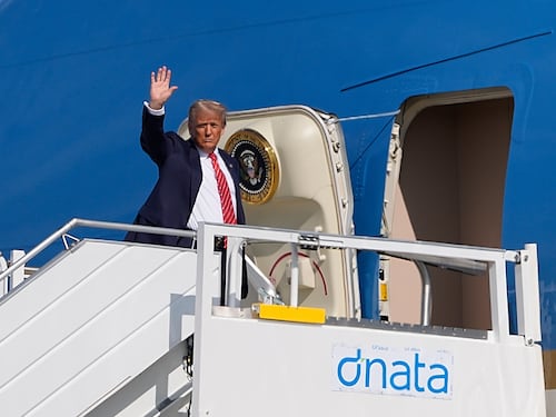 Donald alla guerra con media e 007: "Nucleare cancellato non avranno bombe"