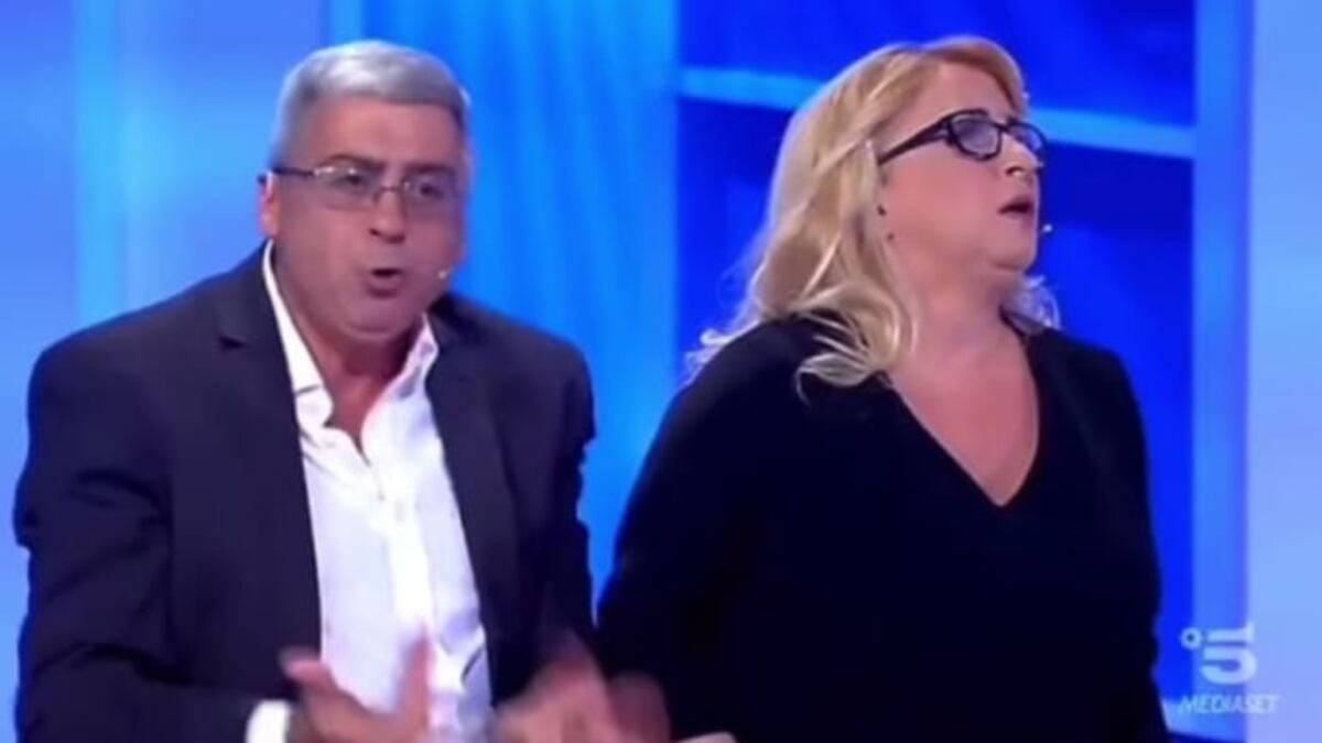 "Ai soldi noi non ci pensiamo...". E a C'è posta per te finisce male