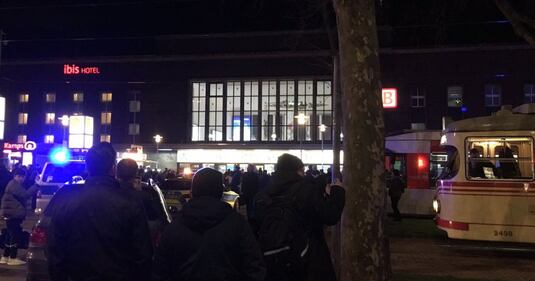 Dusseldorf, attacco con l'ascia in stazione 2