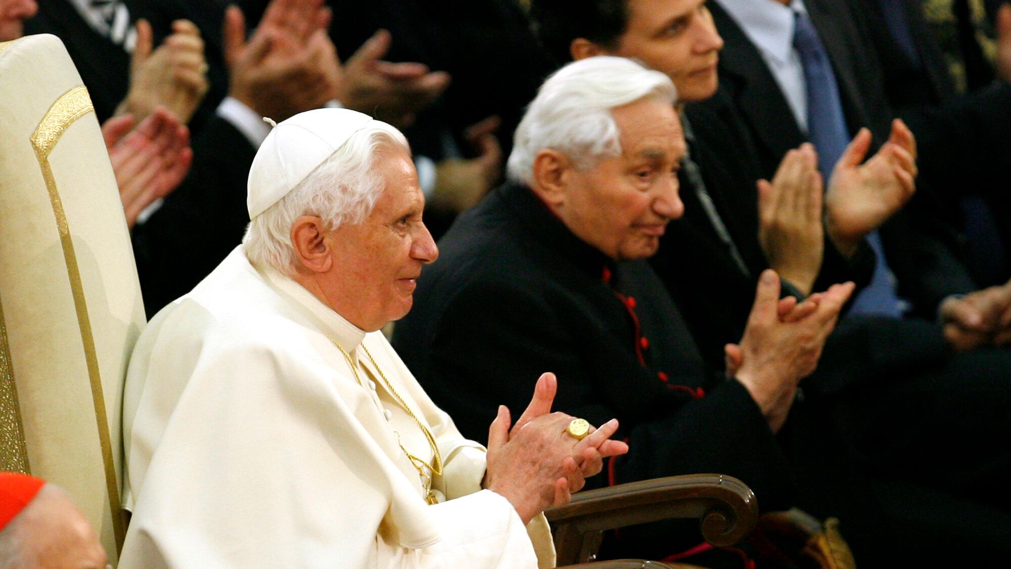 Ratzinger rinuncia all'eredità del fratello Georg: dona tutto alla Chiesa