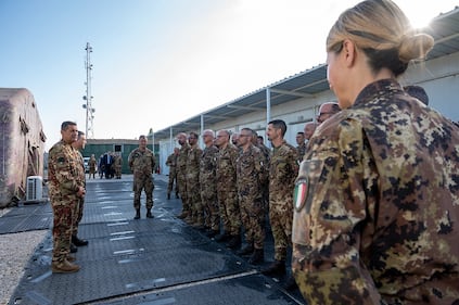Il generale figliuolo tra i caschi blu del contingente italiano 4