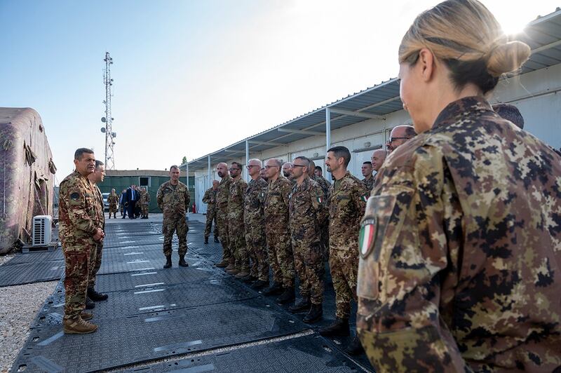 Il generale figliuolo tra i caschi blu del contingente italiano 4
