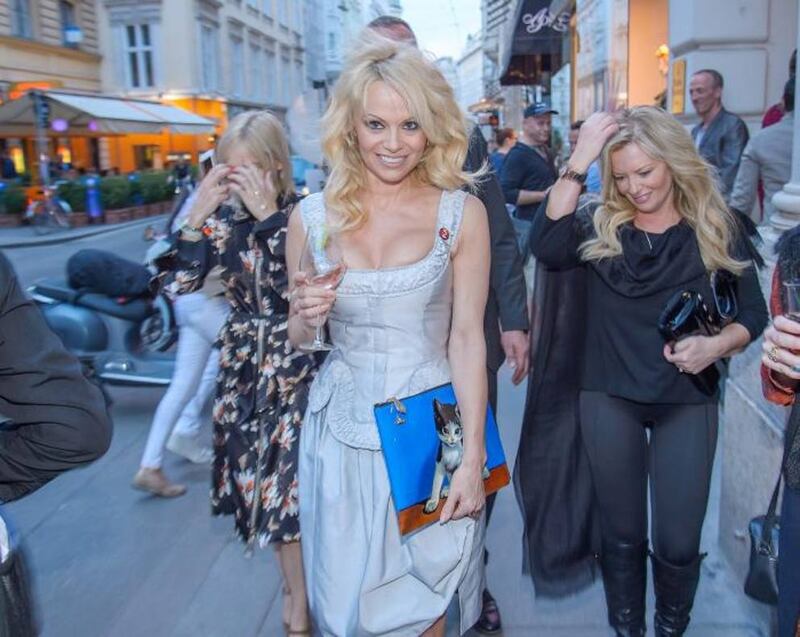 Francesca Cipriani vs Pamela Anderson, foto 1
