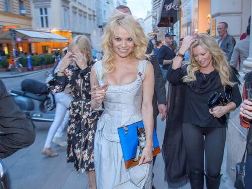 Francesca Cipriani vs Pamela Anderson, foto