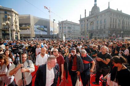 Ressa di gente all'inaugurazione del primo negozio Uniqlo in Italia 12