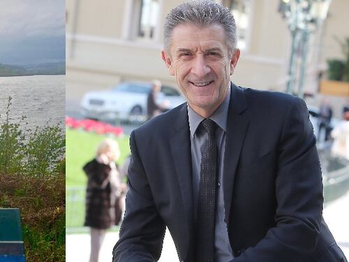 Ezio Greggio a Loch Ness, la foto: "C'è qualcosa di strano nel lago"
