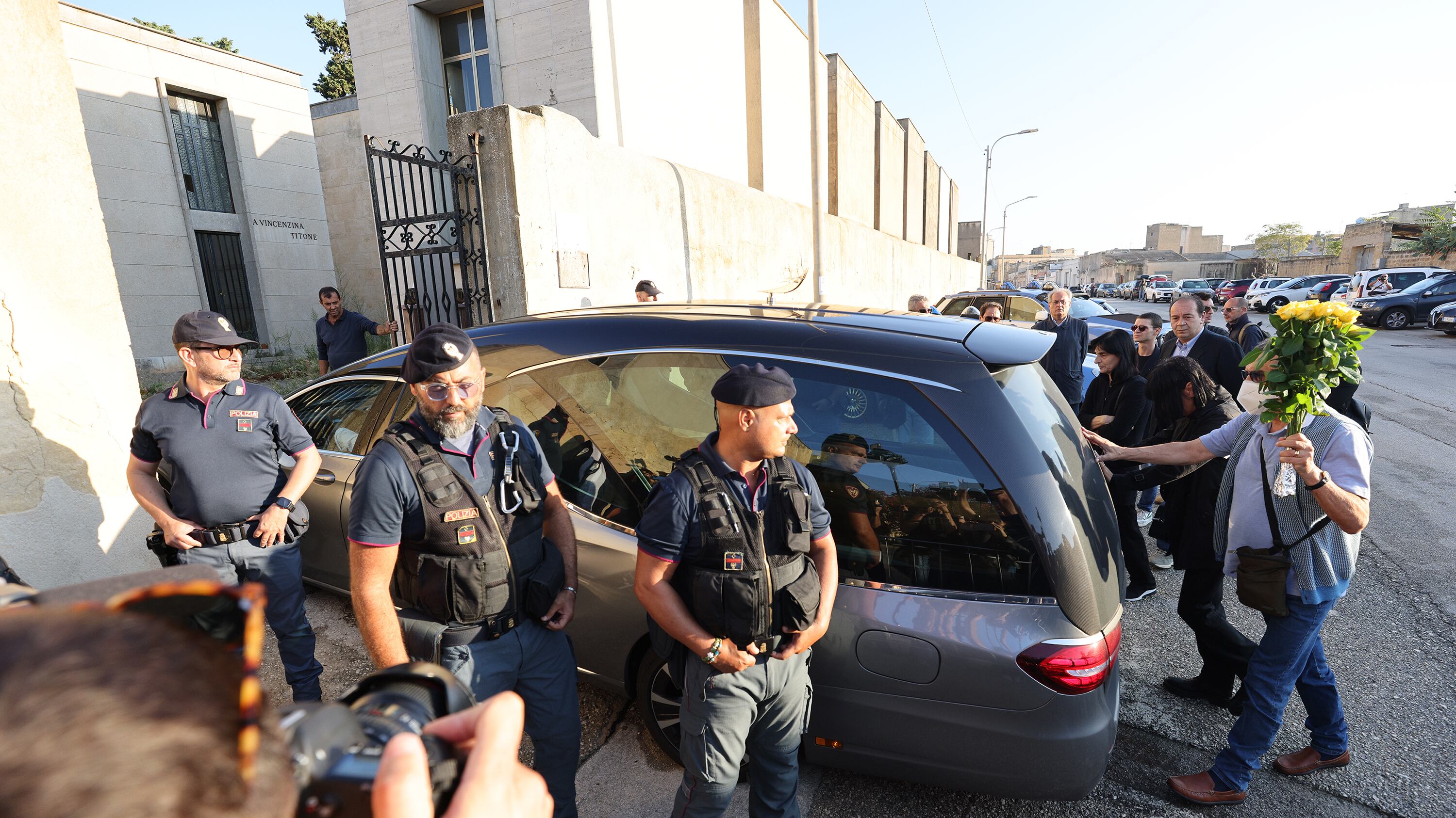 "Una cosa raccapricciante". La messa per Messina Denaro scatena la rabbia dei fedeli