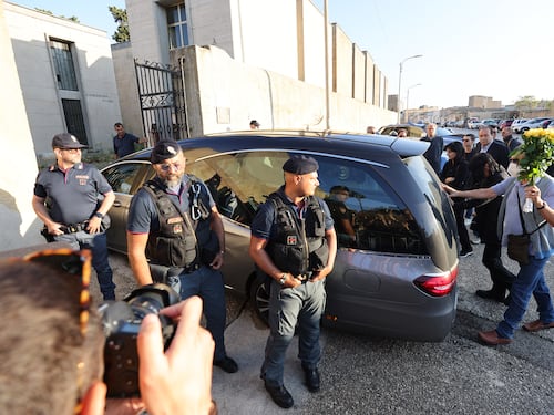 "Una cosa raccapricciante". La messa per Messina Denaro scatena la rabbia dei fedeli