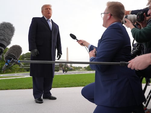 Il giudice blocca Trump: CNN, MS NOW e Politico tornano alla Casa Bianca