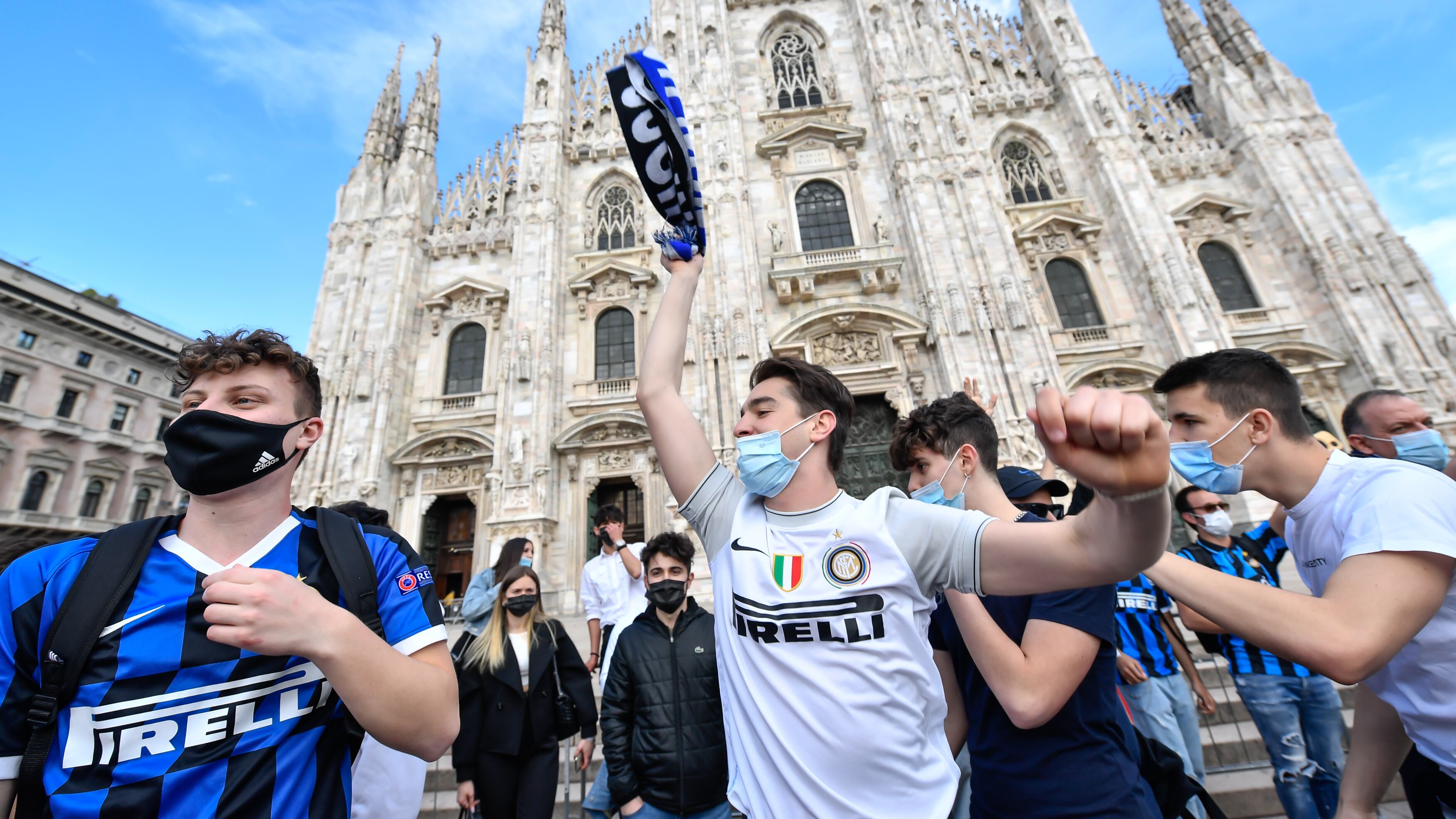È allarme contagi per la festa Inter. Scontro sui divieti tra Salvini e Sala