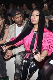 Nicki Minaj fuori di seno alla Paris Fashion Week 14