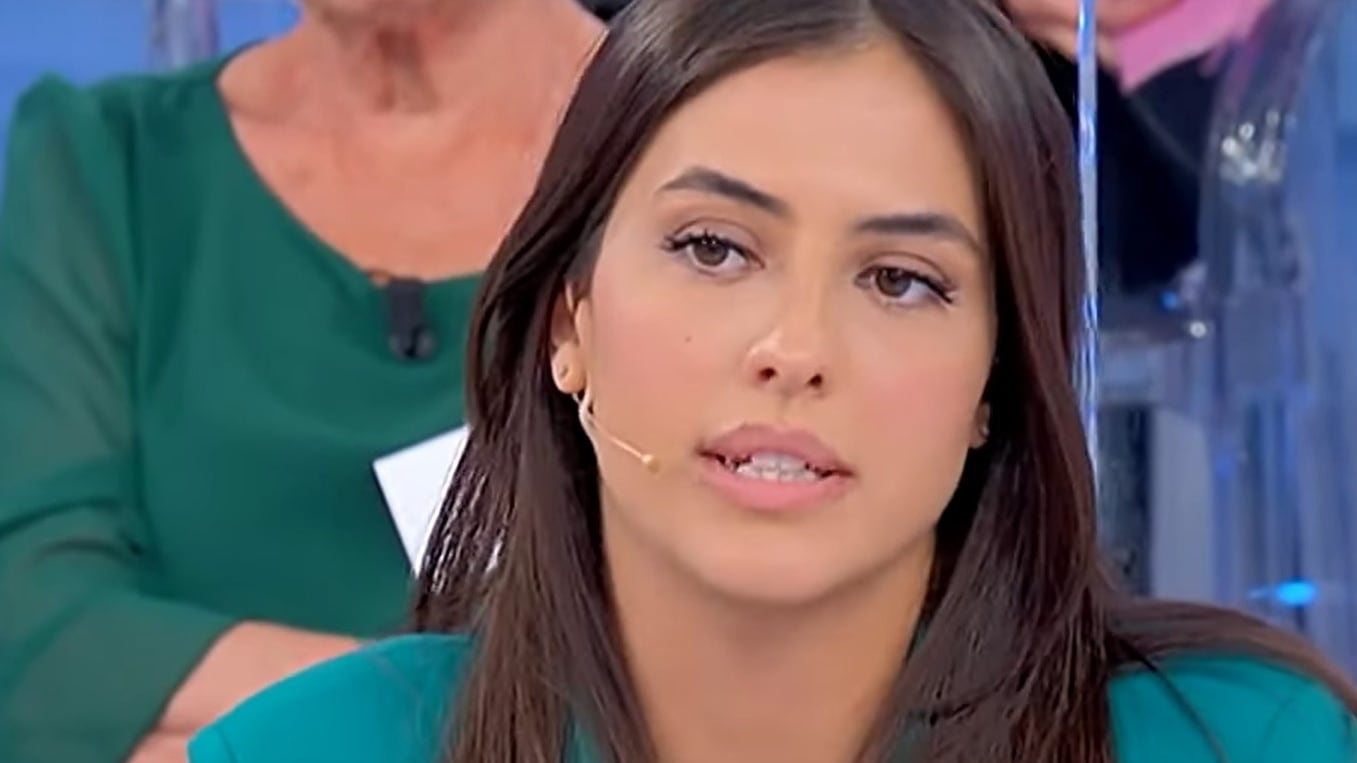 "Denunciata per stalking". Nei guai l'ex tronista di Uomini e Donne Federica Aversano