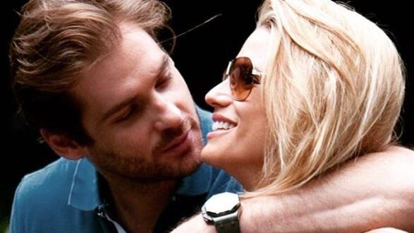 Dopo le voci di crisi, la Hunziker fa una dedica romantica al marito: "Ti amo"