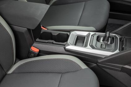 Dacia Duster 2024: guarda la gallery del nuovo SUV, anche ibrido o GPL 14