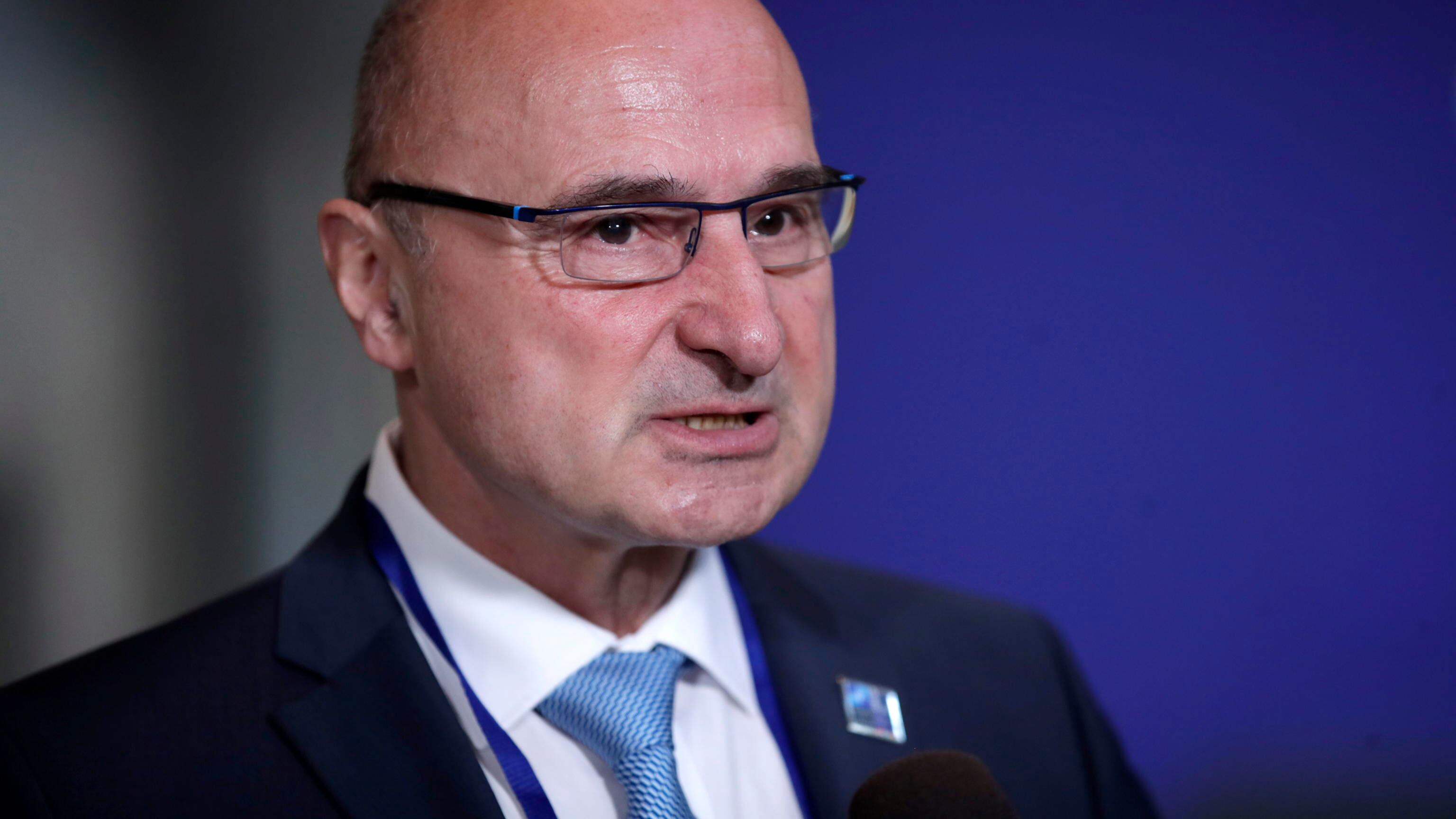 Bacio tentato con la ministra tedesca: finisce sotto "processo" l'omologo croato
