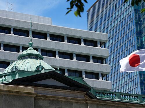 Tokyo, BoJ indietro tutta. Così i mercati respirano
