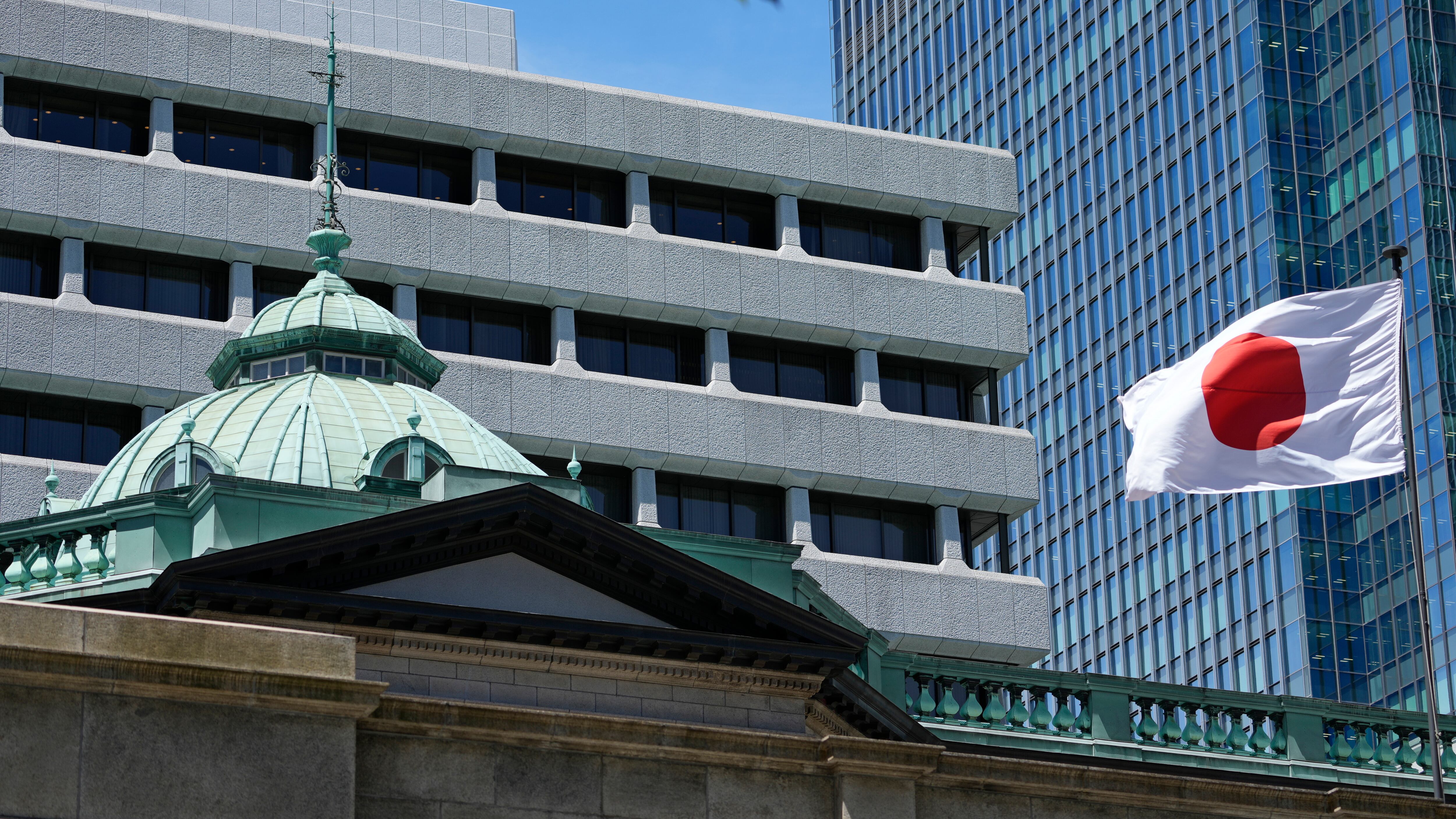 Tokyo, BoJ indietro tutta. Così i mercati respirano