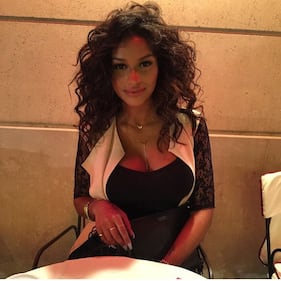 Fanny Neguesha: dopo Balotelli, relax in spiaggia in bikini hot 10